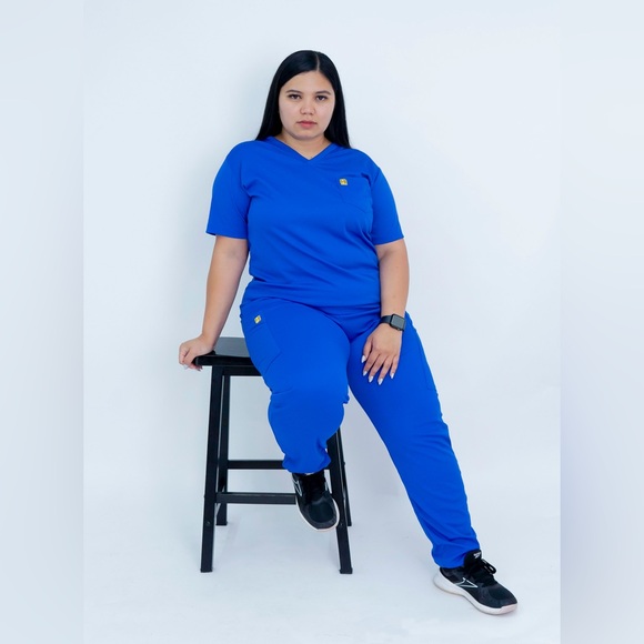 EXTRA LARGE Size Top and Jogger Scrub Set - Picture 9 of 12